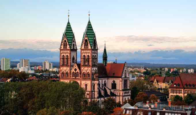 Freiburgs Wohnungseigentümergemeinschaften sollen klimafreundlicher werden